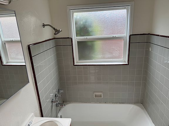 5th image of 4220 Noyes St APT 6