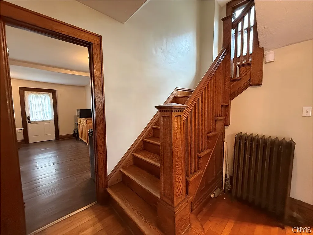 5 bed, 1.5 bath, 1609 sqft, $3,000 — Photo 4