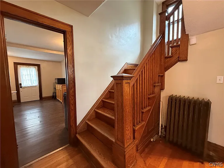936 Lancaster Ave — Photo 4