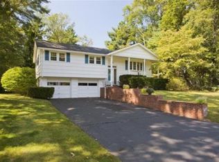 2 Countryside Ln, Walpole, MA 02081
