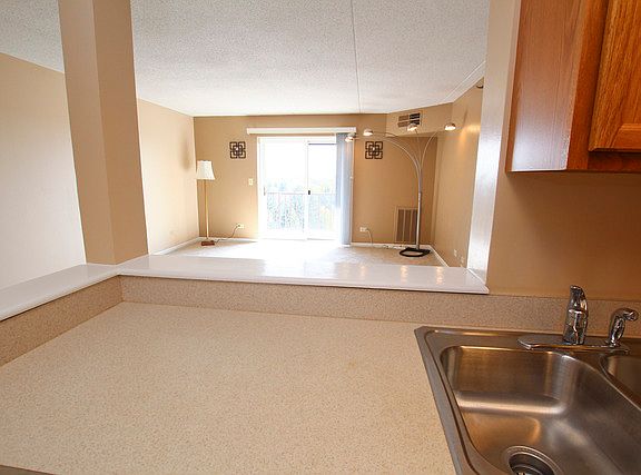5th image of 1 Bloomingdale Pl APT 715
