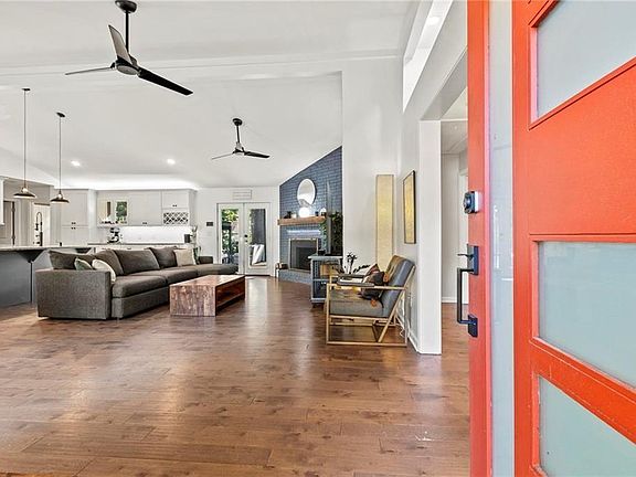 4th image of 2485 Shallowford Rd NE