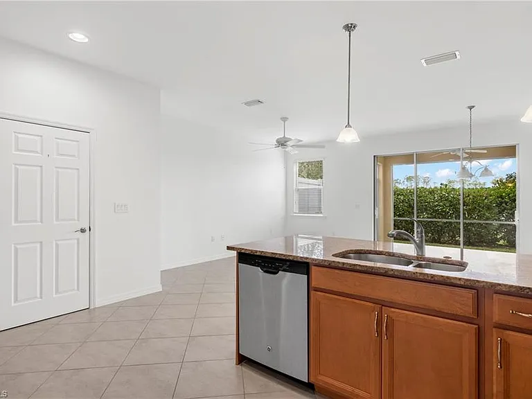 10818 Alvara Way — Photo 6