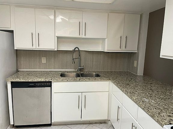 5th image of 1301 Miami Gardens Dr #724W