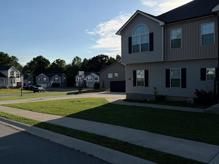1597 Variance Dr — Photo 2