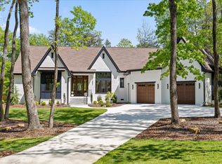 221 Lookout Crest Ln, Lookout Mountain, GA 30750