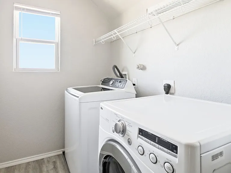 7526 Crestway Rdg — Photo 10