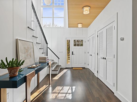 3rd image of 27 Wainscott Stone Rd