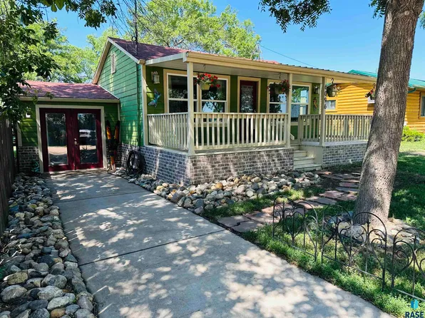 6096 Dakota Ave, Madison, SD 57042