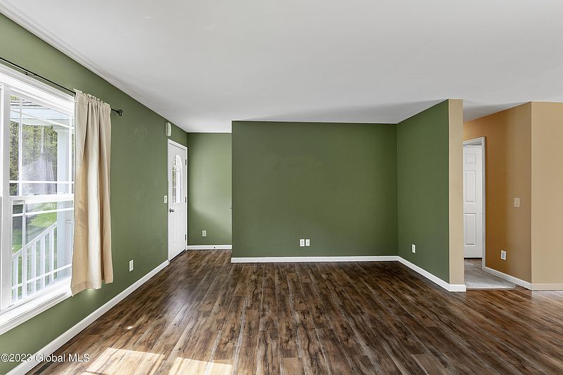 4th image of 90 Bentley Drive