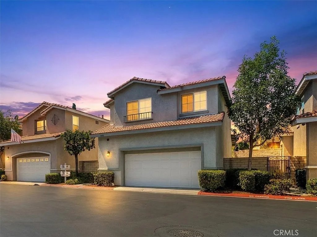 4 bed, 2.5 bath, 1367 sqft, $3,700 — Photo 2