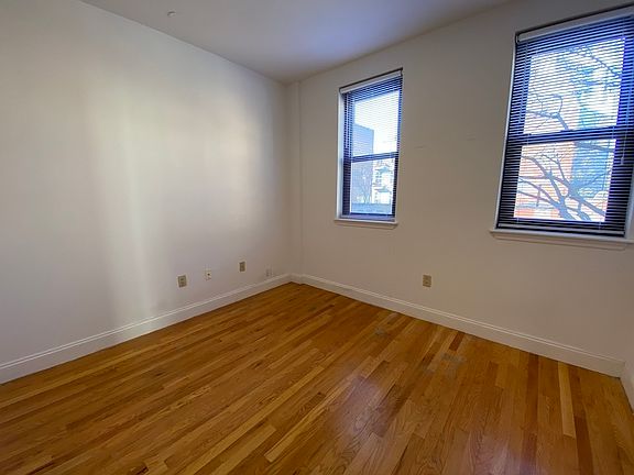 3rd image of 191 Humboldt St APT 3