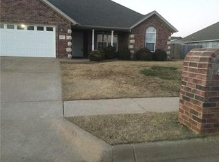 820 Grant Ave, Prairie Grove, AR 72753