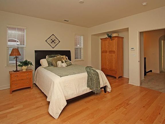 5th image of 4867 Houlton St