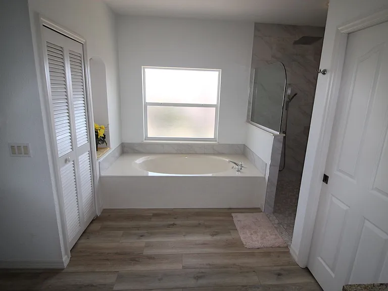 450 Sorrento Ct — Photo 20
