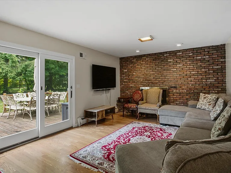 16 Baldwin Ln — Photo 17