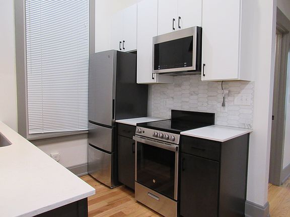 3rd image of 1725 Elm St #11