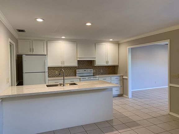2nd image of 4611 N 6th St
