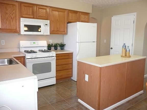 5th image of 194 Pinecrest Dr