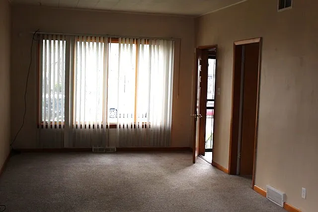 561 Gordon Ave — Photo 2