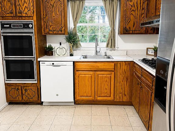 5th image of 13 Traci Ln