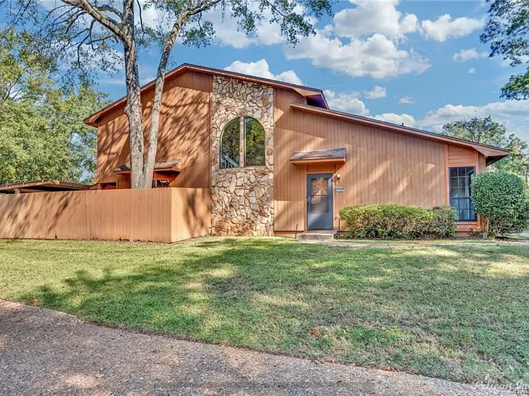 3553 Eastlake Dr — Photo 1