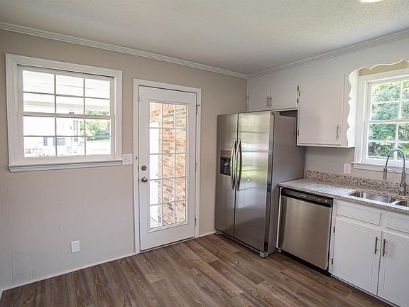 4th image of 2112 Bateman Blvd