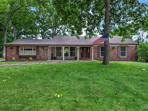 404 Oakmont Cir, Ballwin, MO 63011
