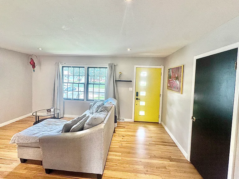319 E 100th Ter — Photo 15