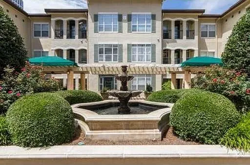 2 bed, 1050 sqft, $2,200 — Photo 3