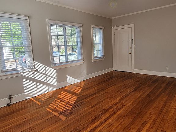 3rd image of 1504 McDuff Ave S APT 11