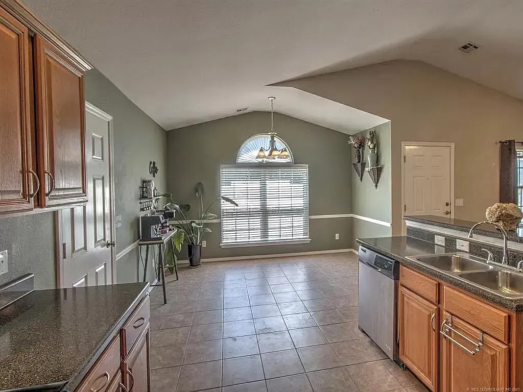 Oklahoma Home - Unit 1 — Photo 4