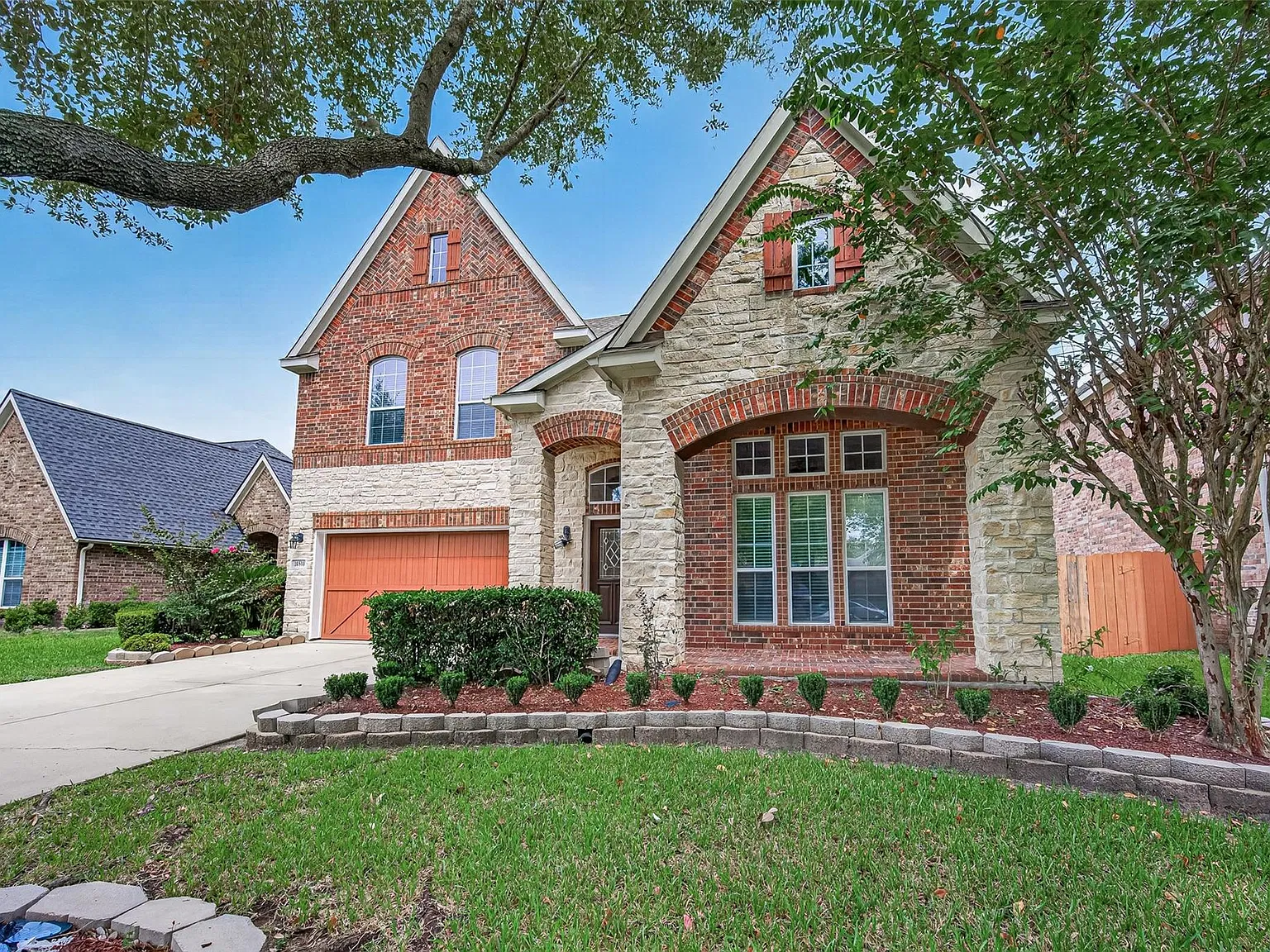 4 bed, 2.5 bath, 2835 sqft, $2,750 — Photo 2