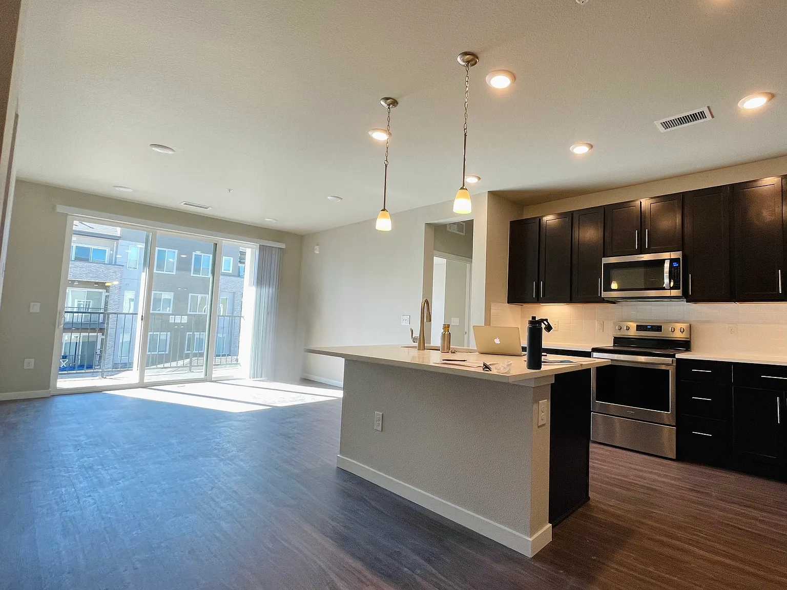 2 bed, 1180 sqft, $2,345 — Photo 3