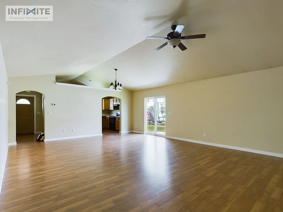 1113 Las Campanas Dr