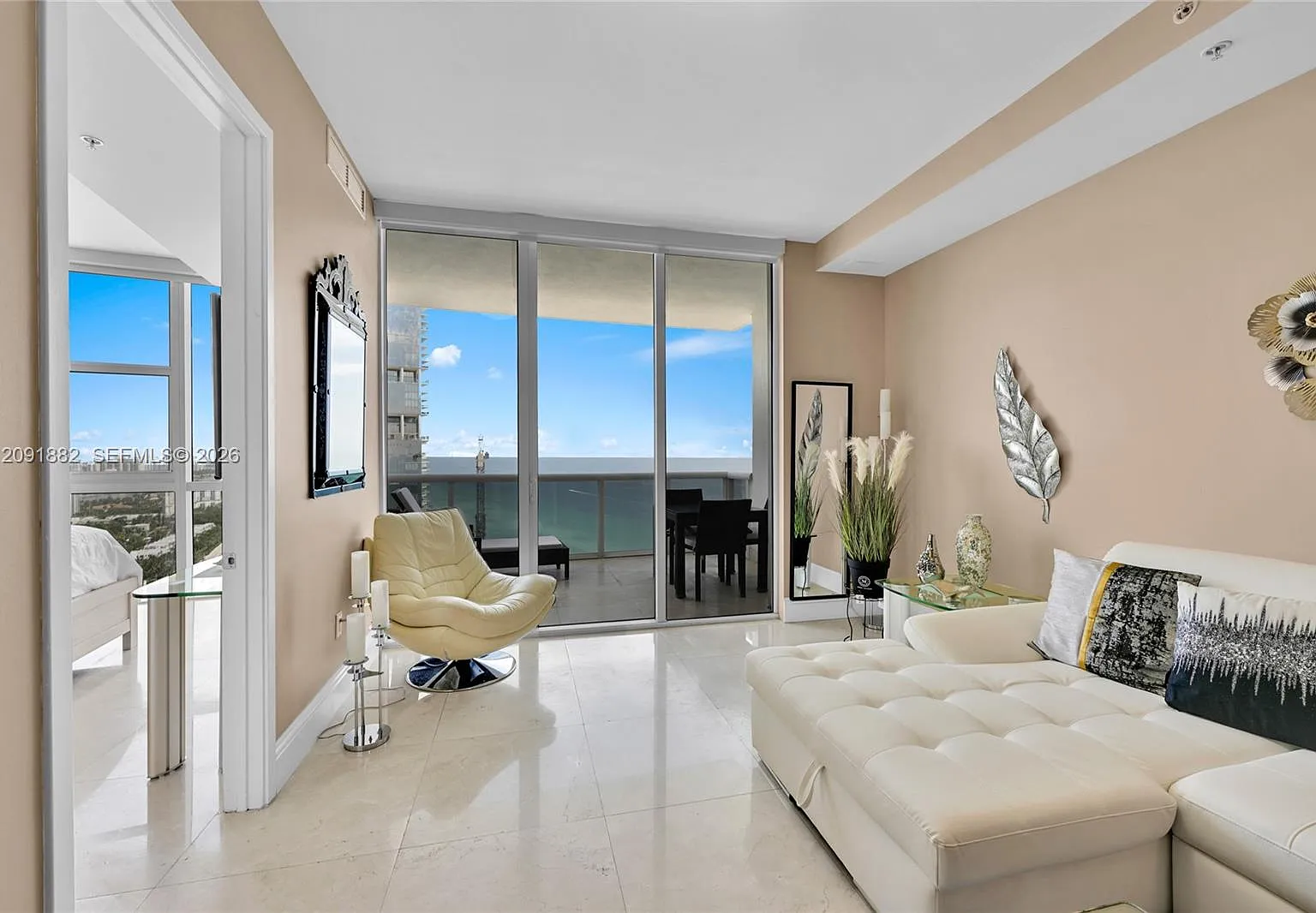 Trump Royale Condo — Photo 2