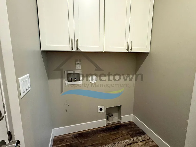 215 S Hills St — Photo 29