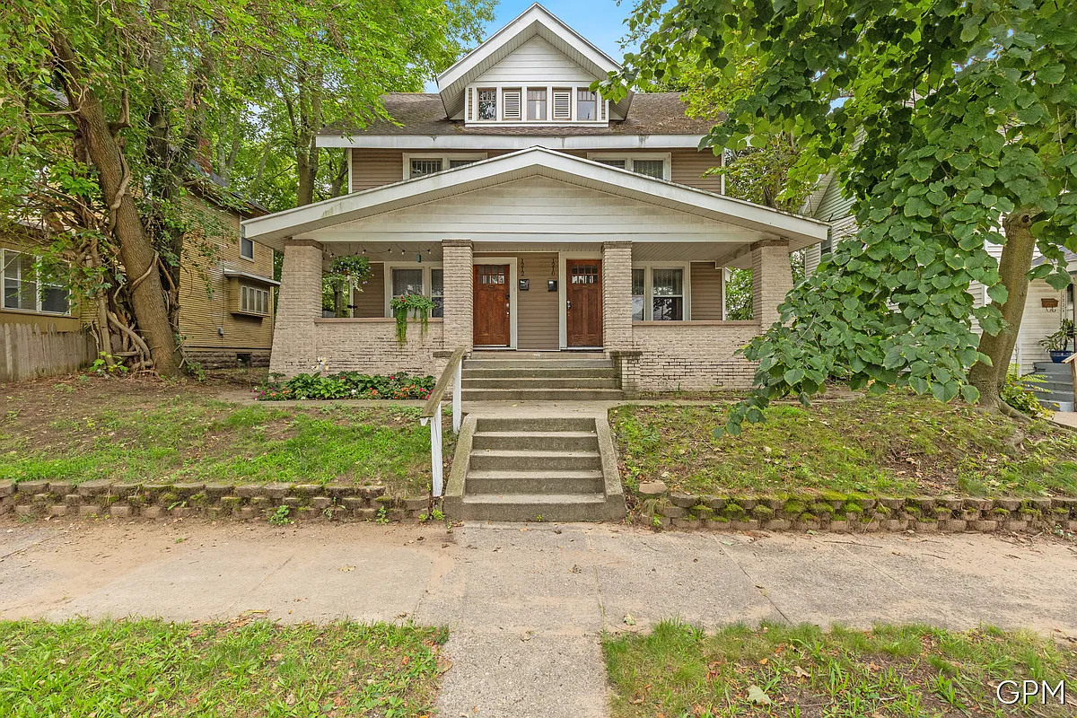 3 bed, 1.5 bath, 1700 sqft, $1,800 — Photo 1