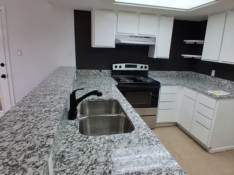 1000 S Williams Ave #5 — Photo 5