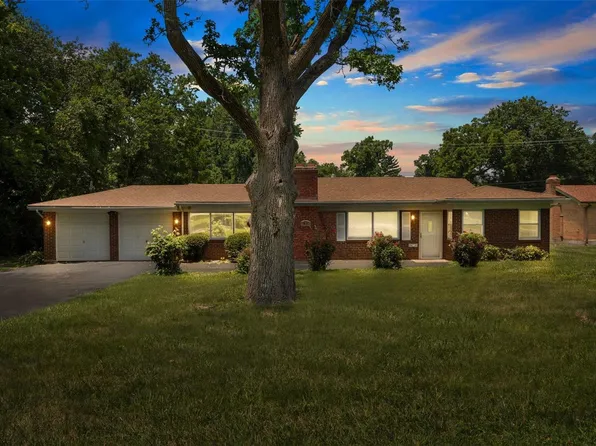 8167 Gardner Ln, Saint Louis, MO 63134