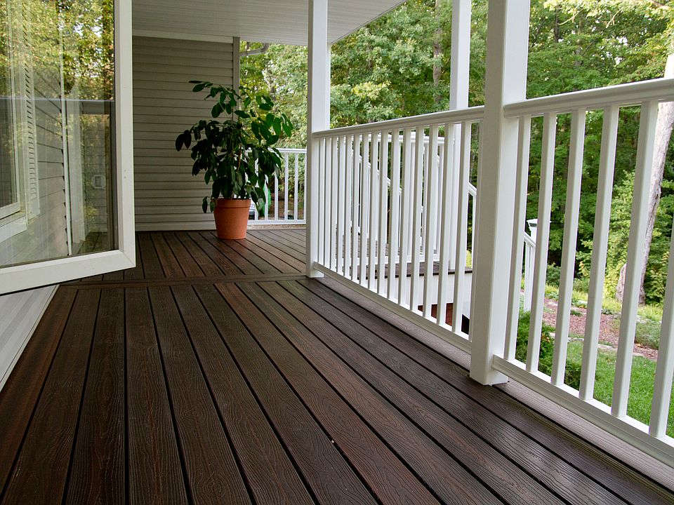 Front porch w/trex decking