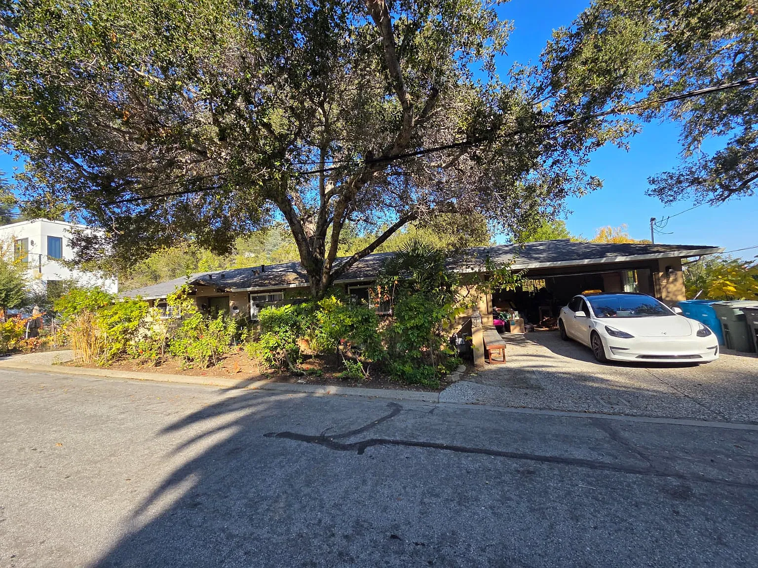 5 bed, 4200 sqft, $12,495 — Photo 3