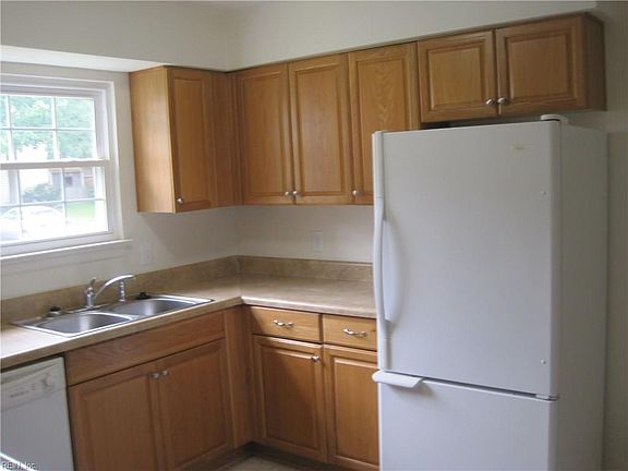 5th image of 1047 Still Harbor Cir