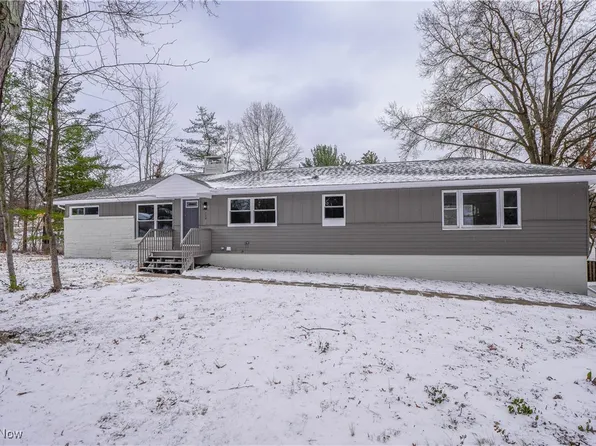 734 N Hidden Valley Rd, Cuyahoga Falls, OH 44223