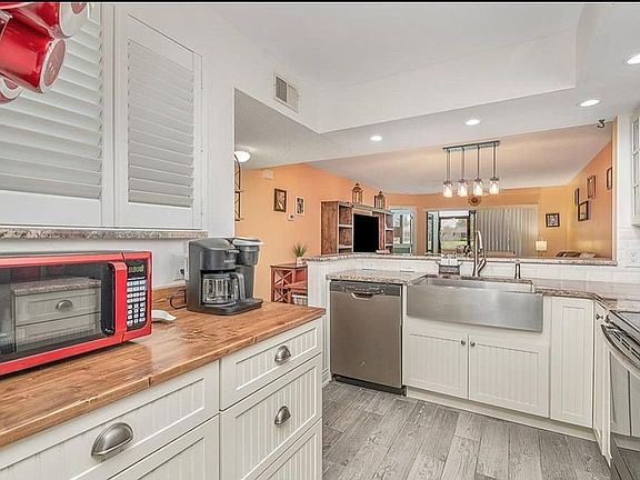 5th image of 983 Country Club Dr