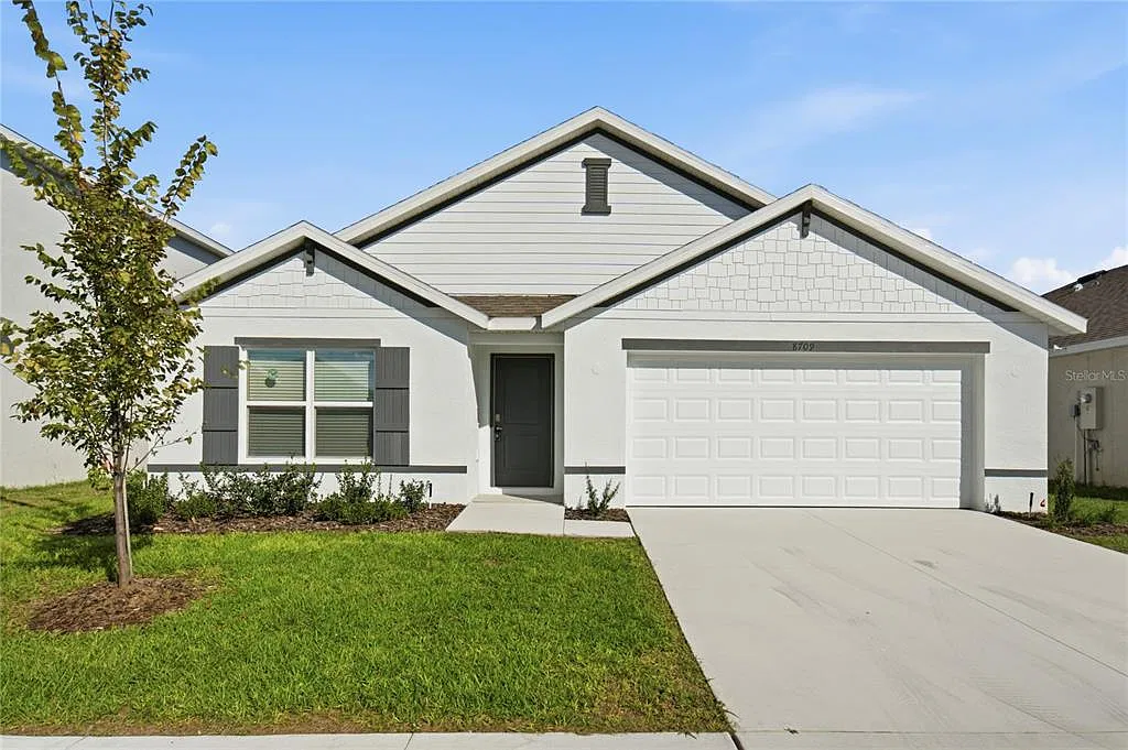 4 bed, 2.0 bath, 1828 sqft, $2,200 — Photo 1