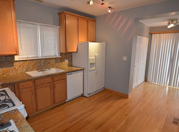 5th image of 3117 N 77th Ave