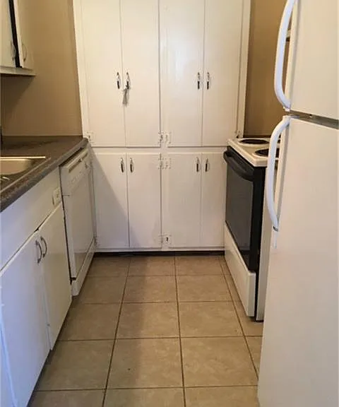 275 N 7th St #6 — Photo 5