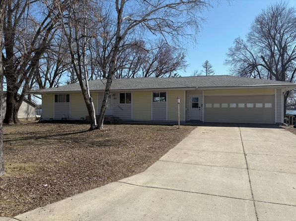 915 W 4th St, Morris, MN 56267