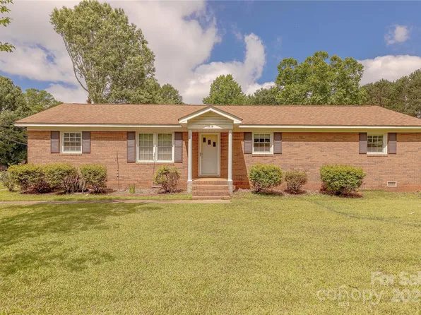 5840 Potter Rd, Matthews, NC 28104